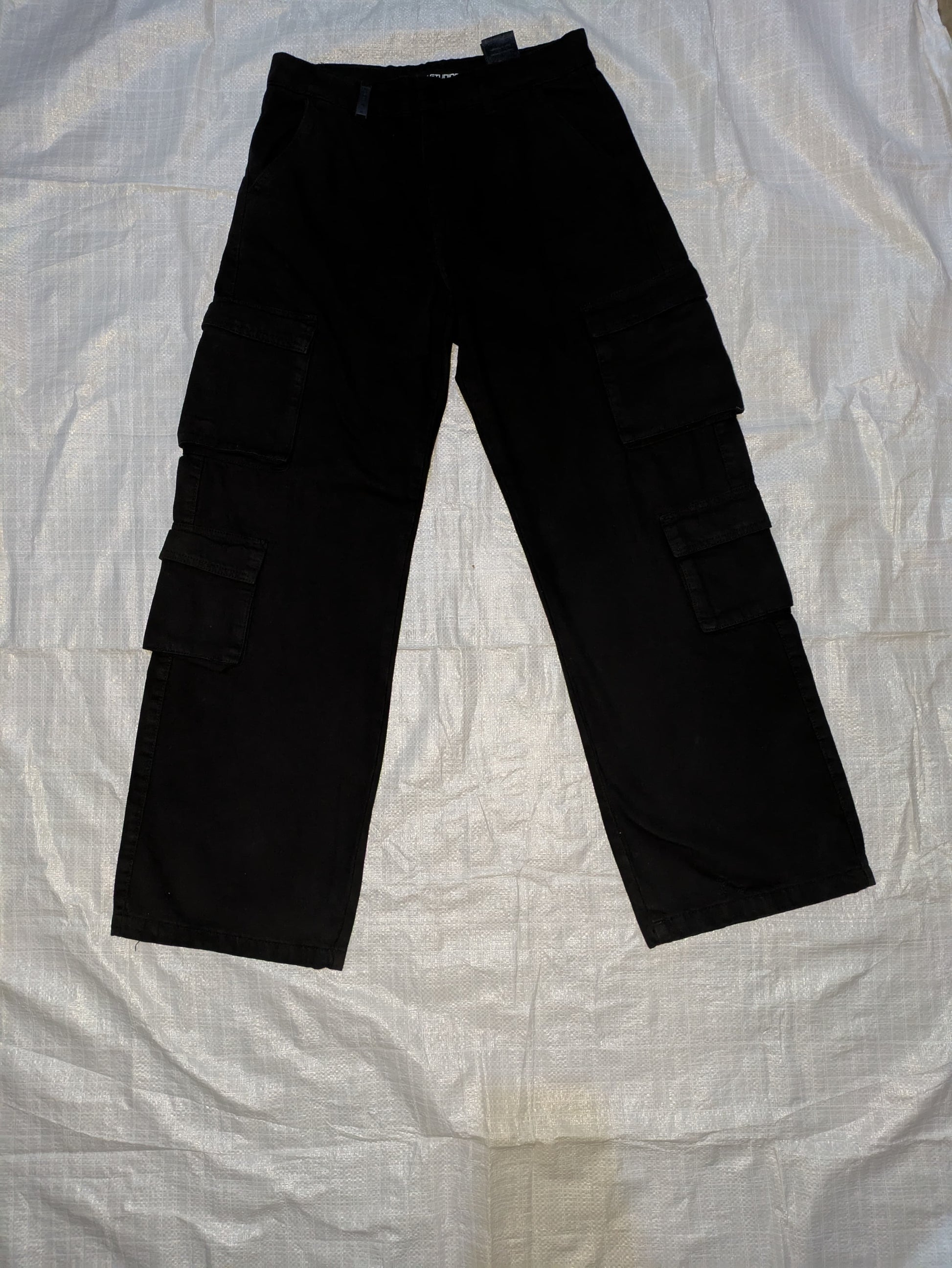 6 pocket cargo in black