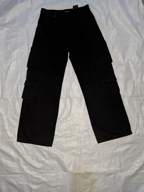 6 pocket cargo in black