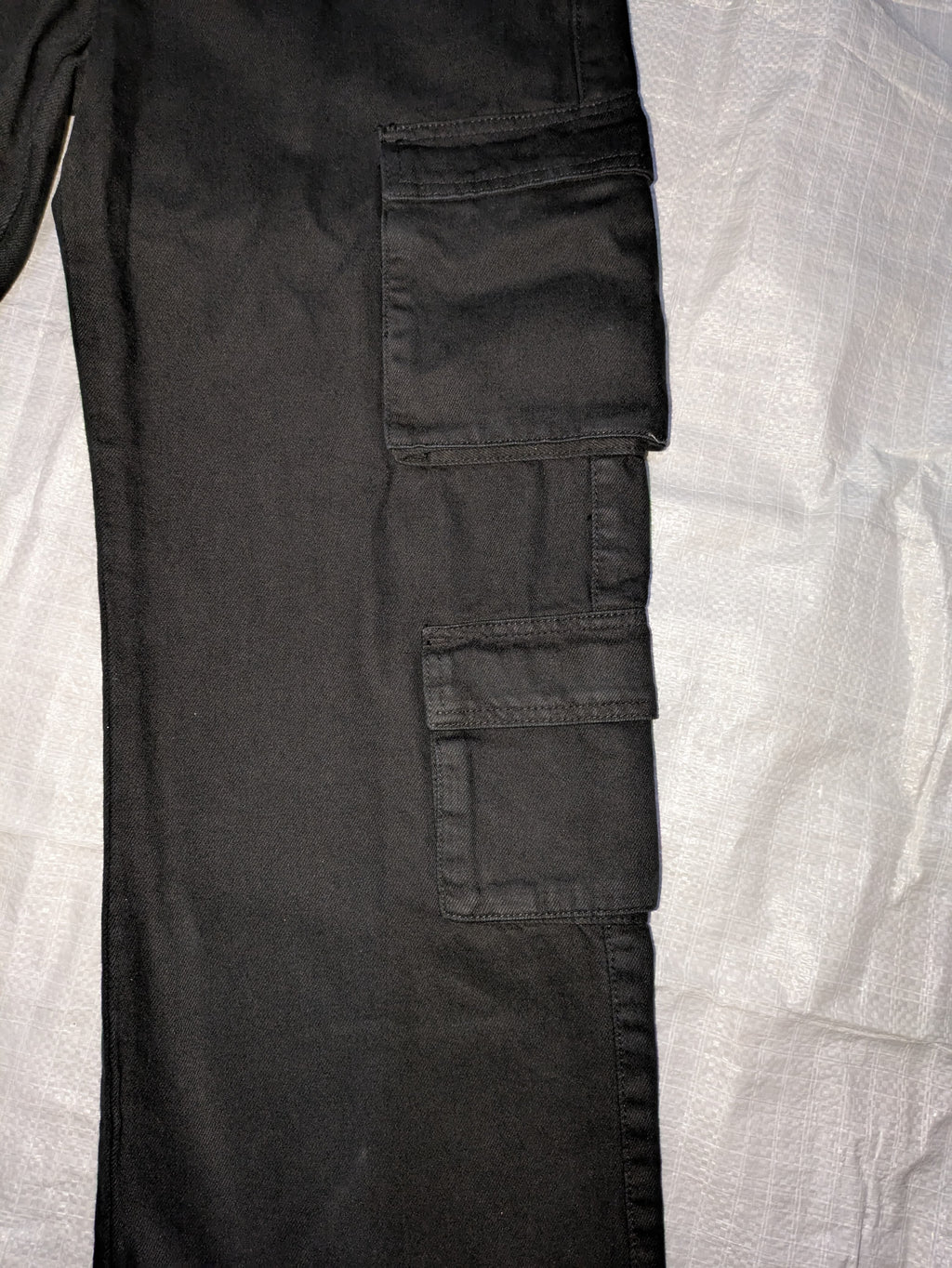 6 pocket cargo in black