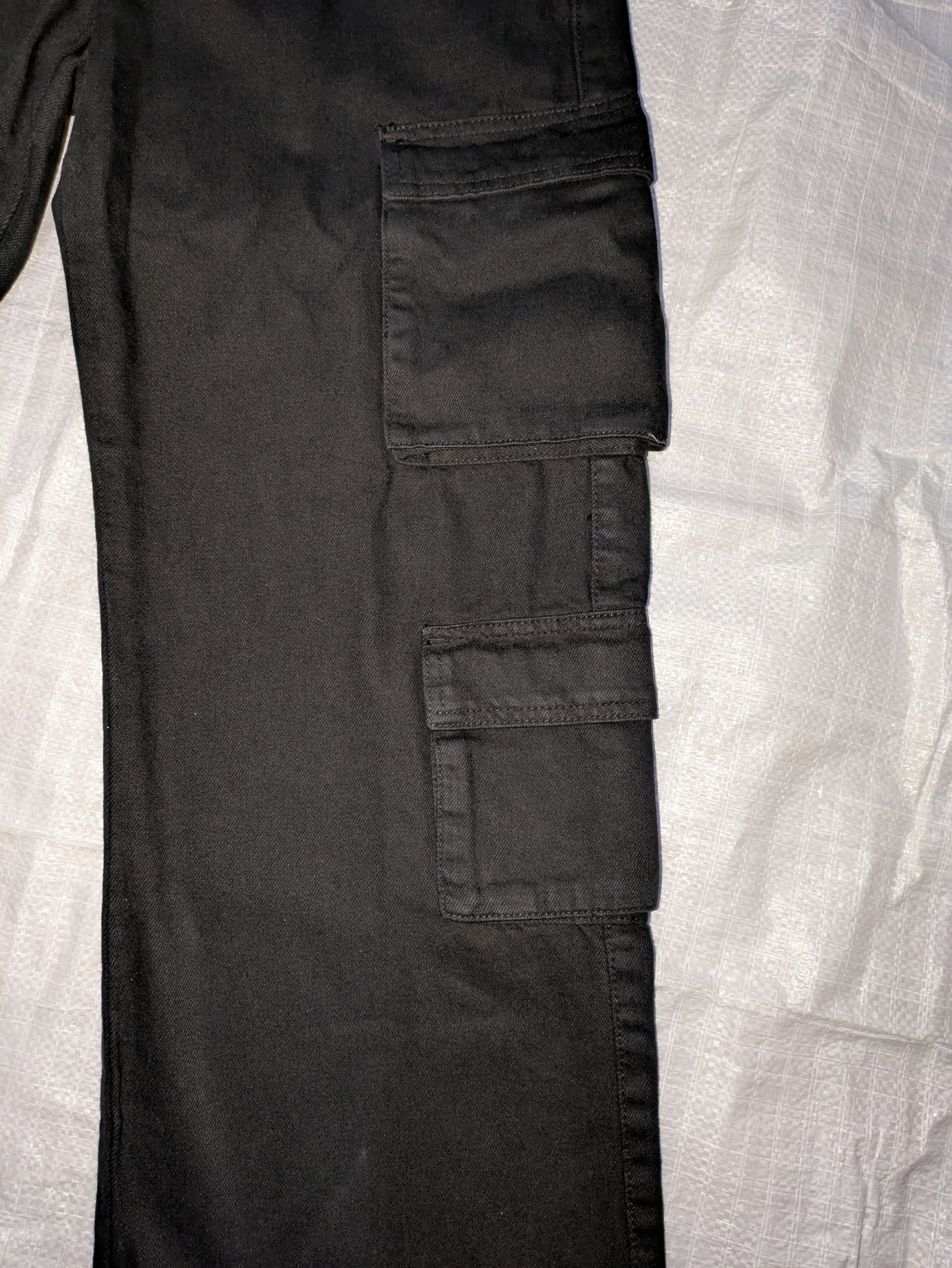 6 pocket cargo in black