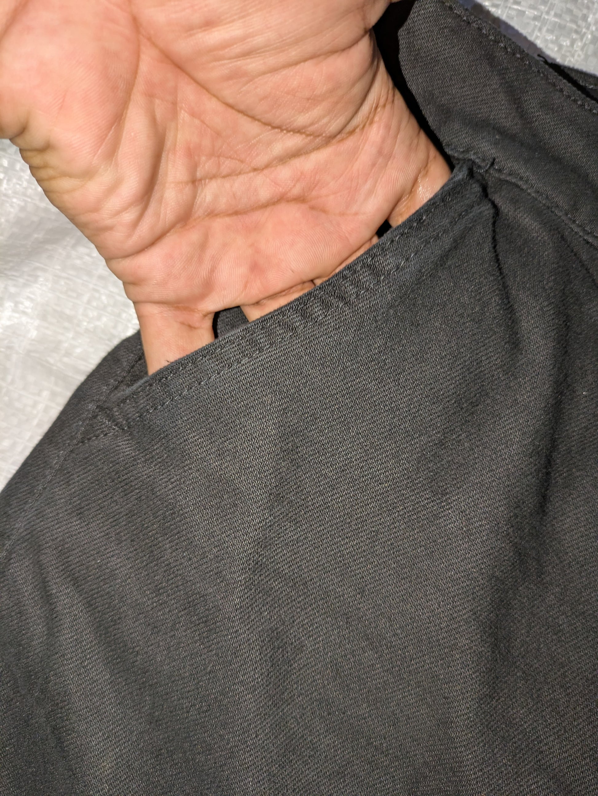 6 pocket cargo in black