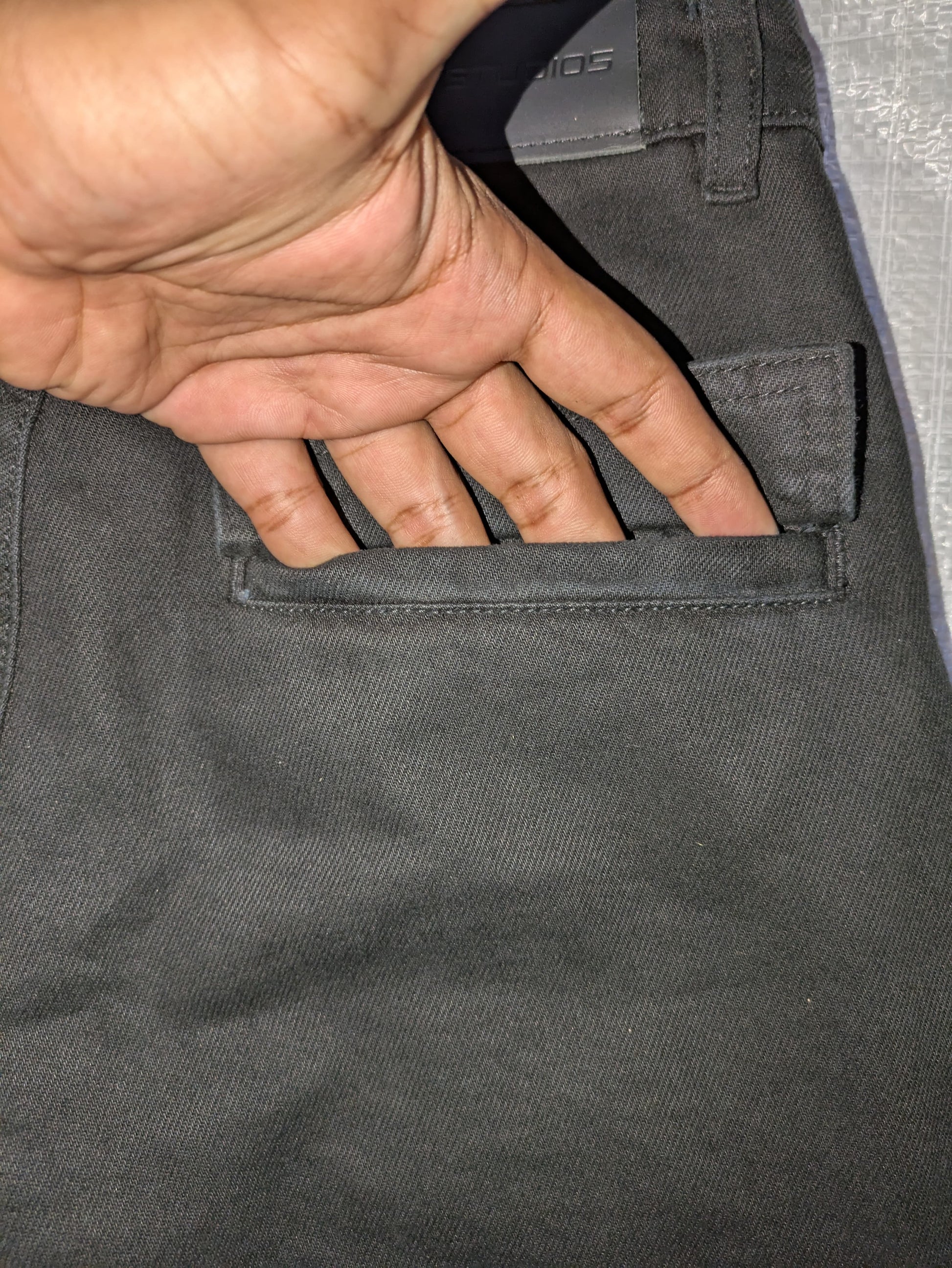 6 pocket cargo in black